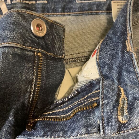 SPECIAL A, Boyfriend Capri, near new condition, very cute detail, cotton/spandex - Picture 5 of 16